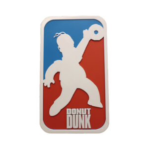 NBA Simpson 3D Printed πινακίδα, διακοσμητικό σε 3D εκτύπωση parody στο λογότυπο του NBA, με τον Homer Simpson να κάνει dunk με ένα ντόνατς.