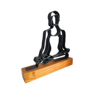 Yoga Pose 3D Printed διακοσμητικό, One Line Art στυλ, για τους λάτρεις της Yoga και του διαλογισμού. Με ξύλινη βάση από πεύκο.