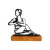Yoga Pose 3D Printed διακοσμητικό, One Line Art στυλ, για τους λάτρεις της Yoga και του διαλογισμού. Με ξύλινη βάση από πεύκο.