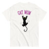 Cat Mom T-Shirt, 100% cotton μπλουζάκι με γατάκι που "κρέμεται" με τα νύχια του από το μπλουζάκι.