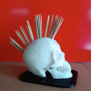 Punk Skull θήκη για οδοντογλυφίδες, 3D Printed διακοσμητικό για την κουζίνα, για να βάζεις τις οδοντογλυφίδες. Σε σχήμα κρανίου που όταν είναι γεμάτο έχει μοϊκάνα.