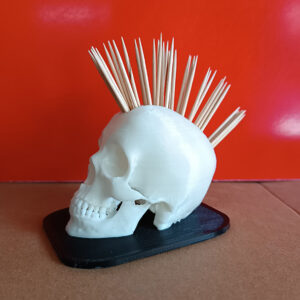 Punk Skull θήκη για οδοντογλυφίδες, 3D Printed διακοσμητικό για την κουζίνα, για να βάζεις τις οδοντογλυφίδες. Σε σχήμα κρανίου που όταν είναι γεμάτο έχει μοϊκάνα.