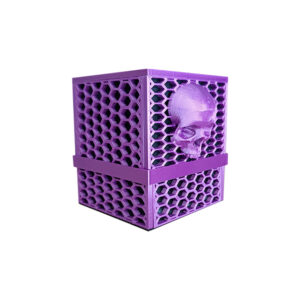Trading Cards Box Κουτί, 3D Printed κουτί αποθήκευσης με Skulls και Honeycomb Pattern πλέγμα. Κατασκευασμένο σε διαστάσεις που να χωράει trading cards με τα sleeves τους.