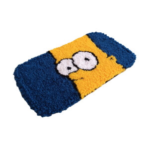 Bart Mini Rug χειροποίητο, κεντημένο στο χέρι με την τεχνική του punch needle. Εμπνευσμένο από τον cartoon ήρωα Bart Simpson. Ένα αξεσουάρ σαν μικρό χαλάκι για να ακουμπάς πραγματάκια όπως τα γυαλιά σου, τα κλειδιά σου, το κινητό σου ή ότι άλλο θες.