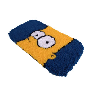 Bart Mini Rug χειροποίητο, κεντημένο στο χέρι με την τεχνική του punch needle. Εμπνευσμένο από τον cartoon ήρωα Bart Simpson. Ένα αξεσουάρ σαν μικρό χαλάκι για να ακουμπάς πραγματάκια όπως τα γυαλιά σου, τα κλειδιά σου, το κινητό σου ή ότι άλλο θες.