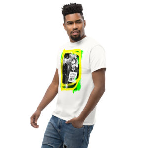 Είμαι Τσόγλανος Ακούω ΛΕΞ T-Shirt, 100% cotton μπλουζάκι με αστεία σαρκαστική ατάκα εμπνευσμένη από την εποχή του νόμου με τους τεντιμπόηδες, την διαπόμπευση και το ξύρισμα του κεφαλιού σε συνδυασμό με το κομμάτι του ράπερ ΛΕΞ "Μουσική για Τσόγλανους".