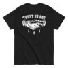 Trust No One T-Shirt, 100% cotton μπλουζάκι με Old school Tattoo Style χειραψία χέρι με φίδι που δαγκώνει. Για "φιλίες" και συνεργασίες που πονέσαν.