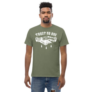 Trust No One T-Shirt, 100% cotton μπλουζάκι με Old school Tattoo Style χειραψία χέρι με φίδι που δαγκώνει. Για "φιλίες" και συνεργασίες που πονέσαν.