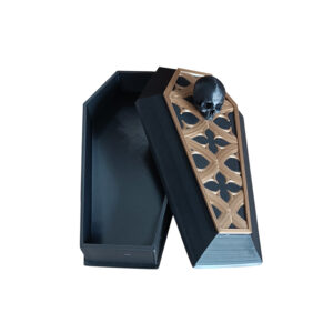 Coffin Box, 3D Printed κουτί αποθήκευσης σε σχήμα φέρετρο με χρυσαφί λεπτομέρειες και νεκροκεφαλή στο καπάκι.