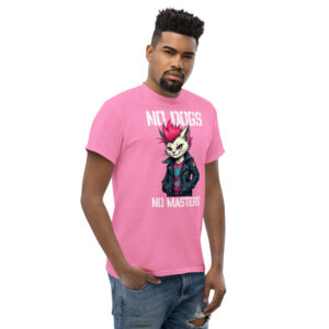 Ξεχώρισε με το No Dogs No Masters T-Shirt! Ένα μοναδικό unisex μπλουζάκι από 100% βαμβάκι, με μια punk γάτα με φούξια μοϊκάνα.