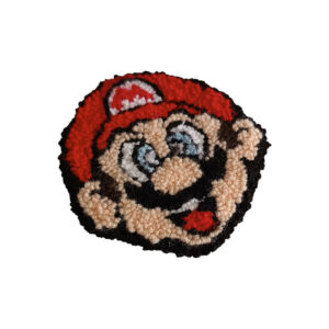 Super Mario Face Χειροποίητο Σουβέρ, κεντημένο στο χέρι με την τεχνική του punch needle, με το πρόσωπο το Supermario από το κλασσικό video game.