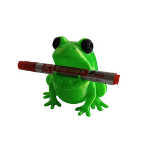 3D printed μολυβοθήκη σε σχήμα βατράχου Monster Frog σε fluo green χρώμα και μαύρα μάτια.